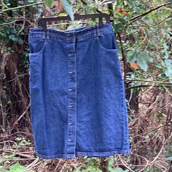 🦋NWOT Kim Rogers Just So Fun Size 12 Denim Skirt Wardrobe Must Have 🦋 - Picture 2 of 9